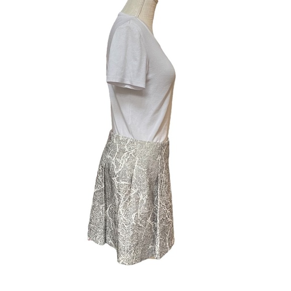 Banana Republic Pleated Mini Skirt in Winter Print Size: 8 - Picture 3 of 12